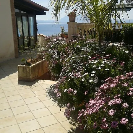 Una Terrazza Sul Mare Villa *